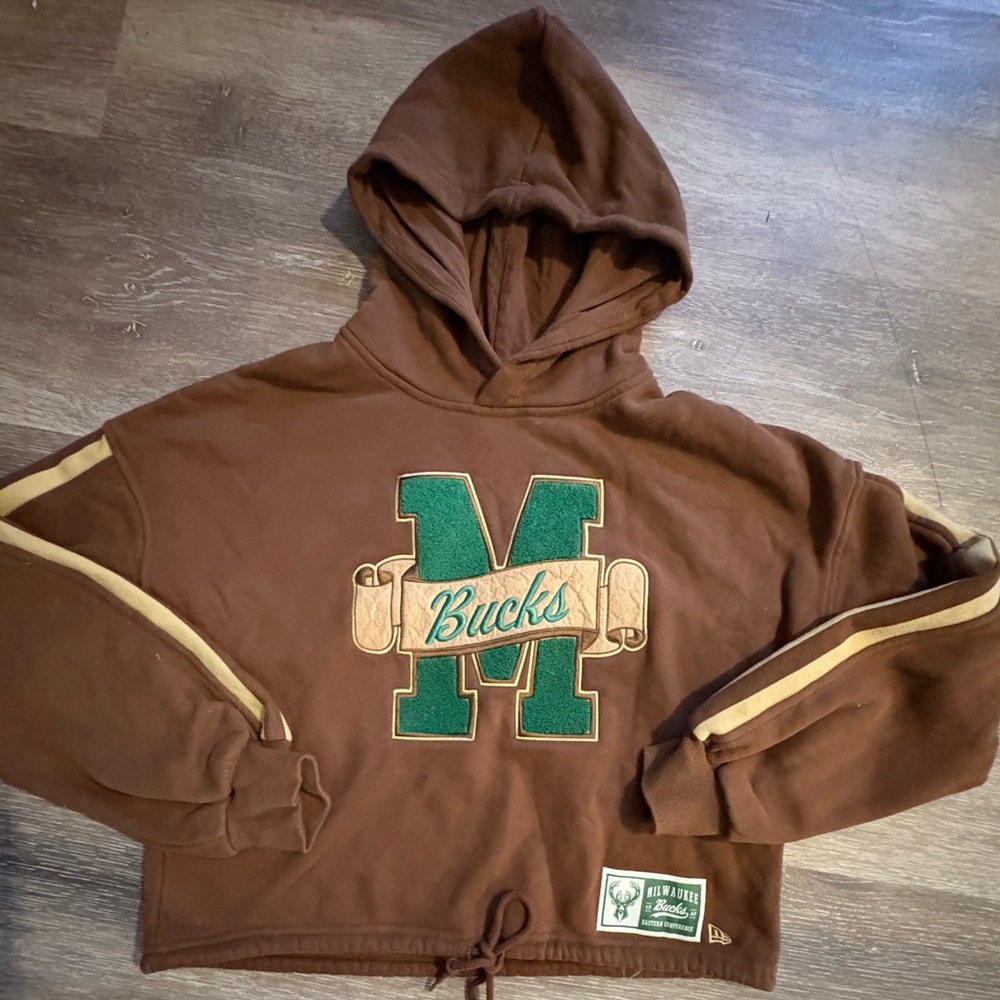 New Era Cap x Milwaukee Bucks Women’s Hoodie